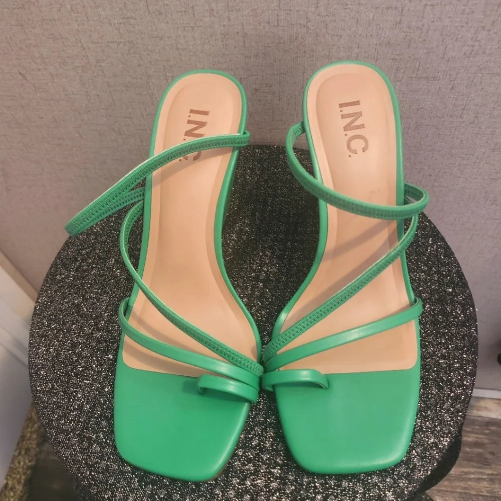 INC International Concepts Women's Green Strappy Sandals Size 8.5 NWOT - Picture 1 of 4